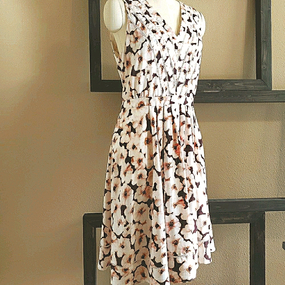 Sleeveless Floral Fit and Flair V-Neck Dress